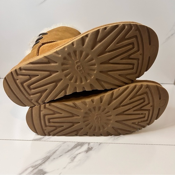 UGG Women's Tan Boots Size 10 - Picture 6 of 6